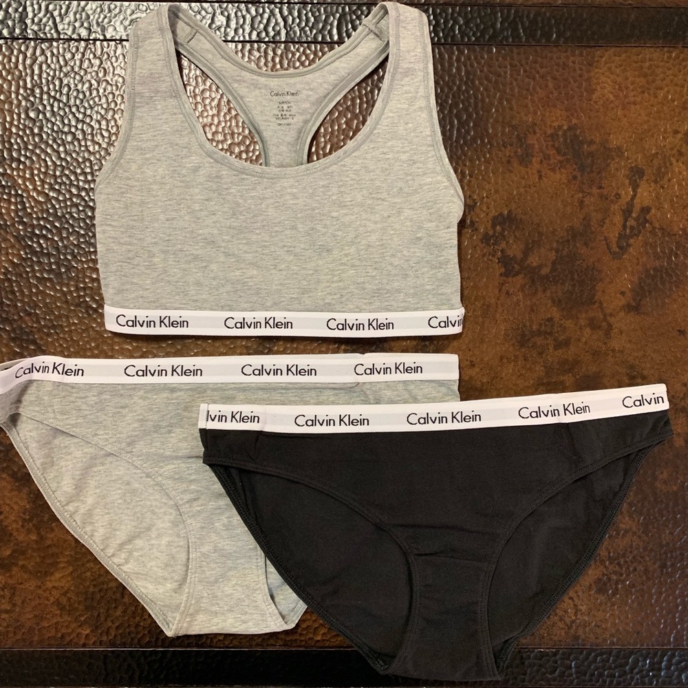 NWT Calvin Klein set w/ 2 bottoms